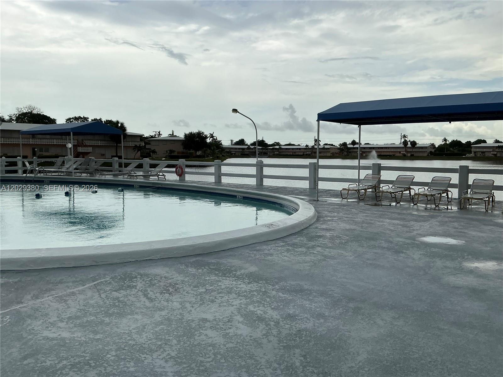 Cozy and beautiful condo. Great location near the best restaurants in aventura. Aventura mall, ,Gulf Stream Mall and casino, right in the county line between Broward and Miami Dade. Seller is very motivated. DON’T MISS THIS OPPORTUNITY !!