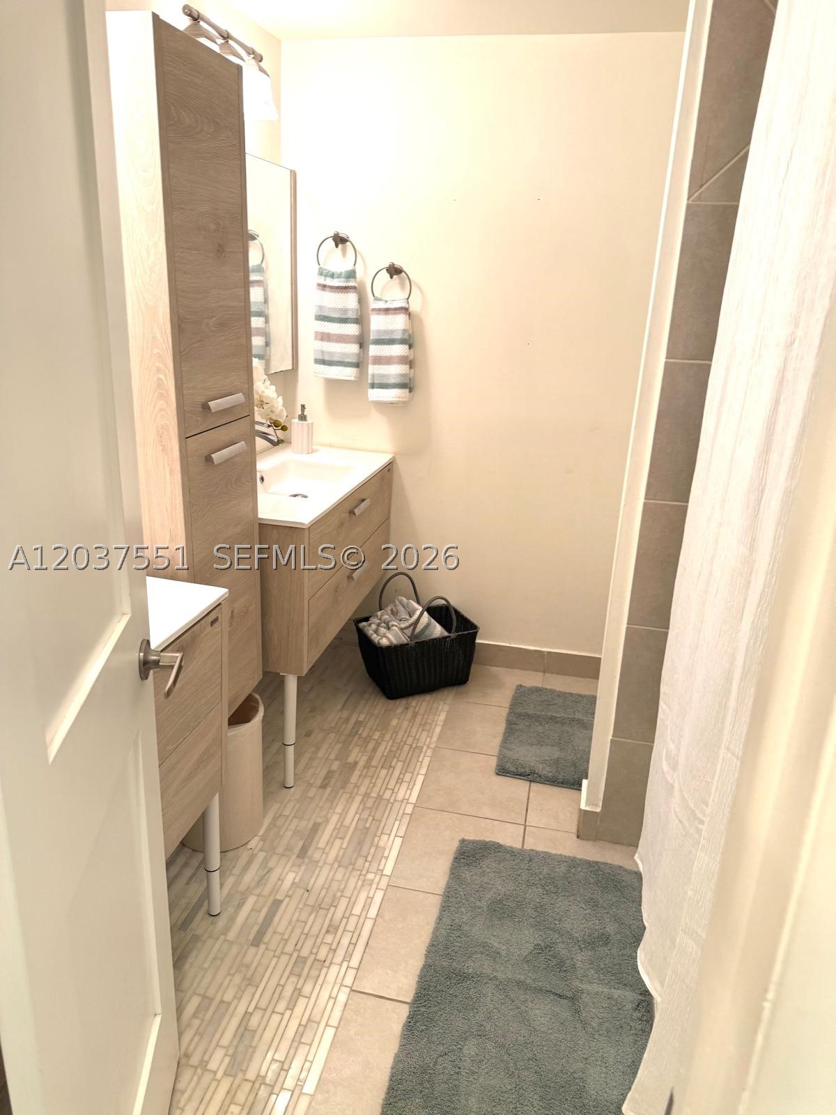 SUNSET KENDALL VILLAS - Residential Lease