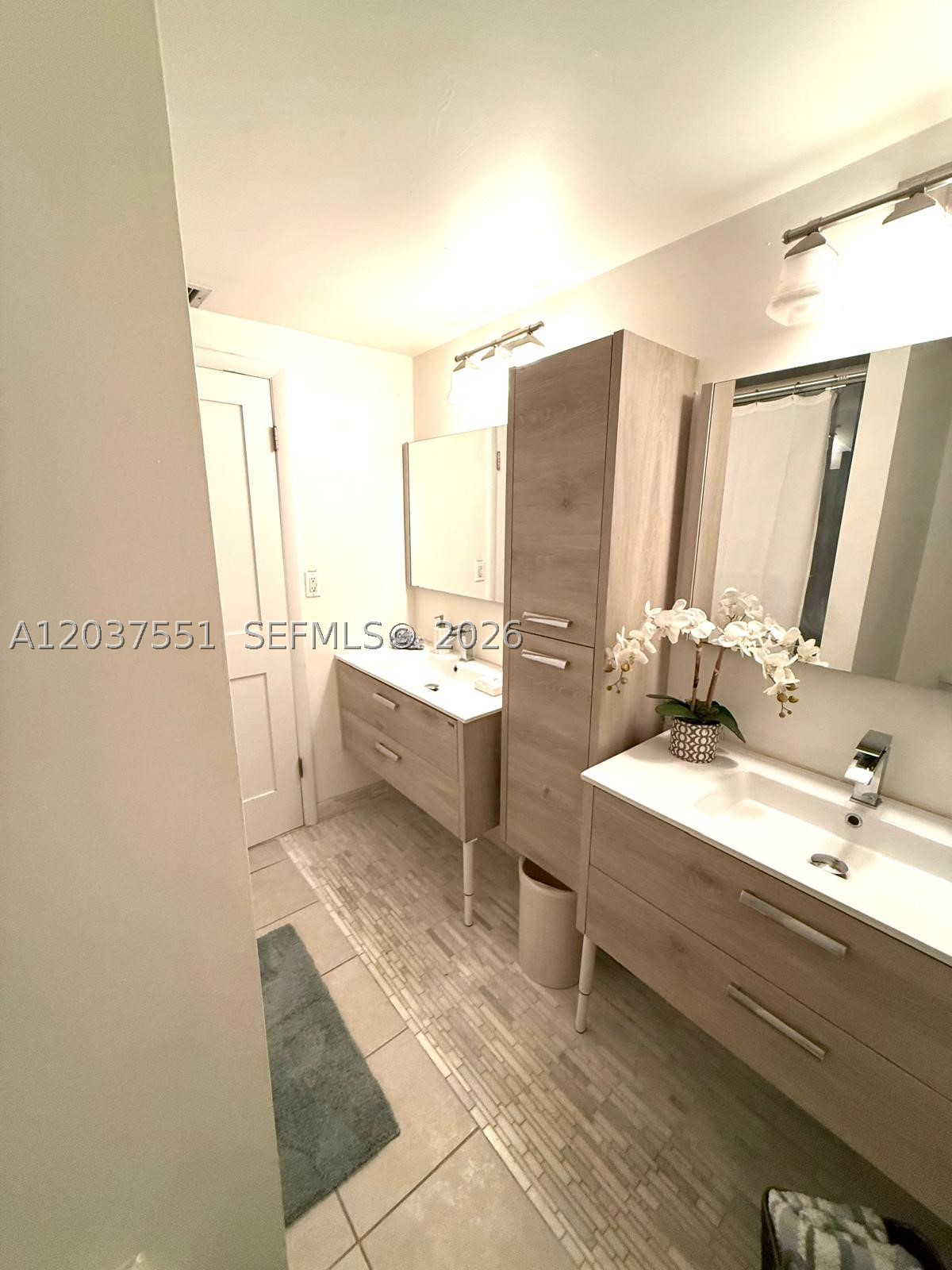 SUNSET KENDALL VILLAS - Residential Lease