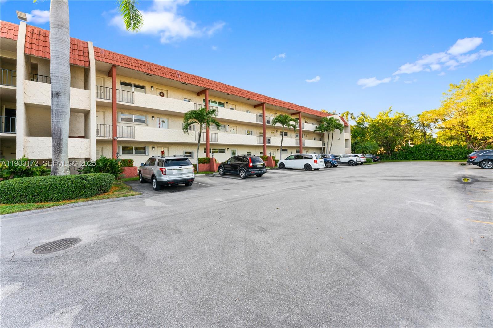HOLLYBROOK GOLF AND - Residential