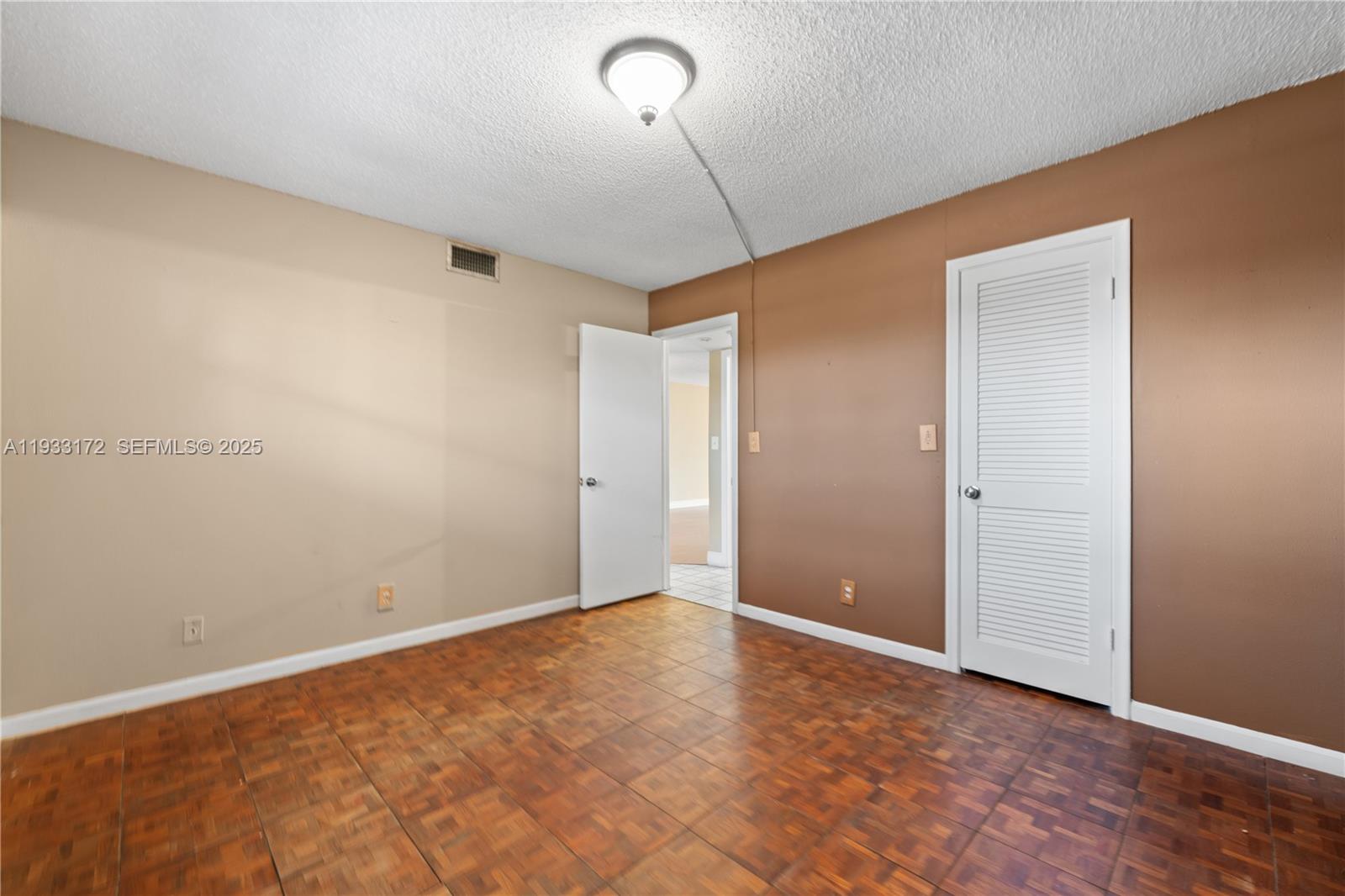 HOLLYBROOK GOLF AND - Residential