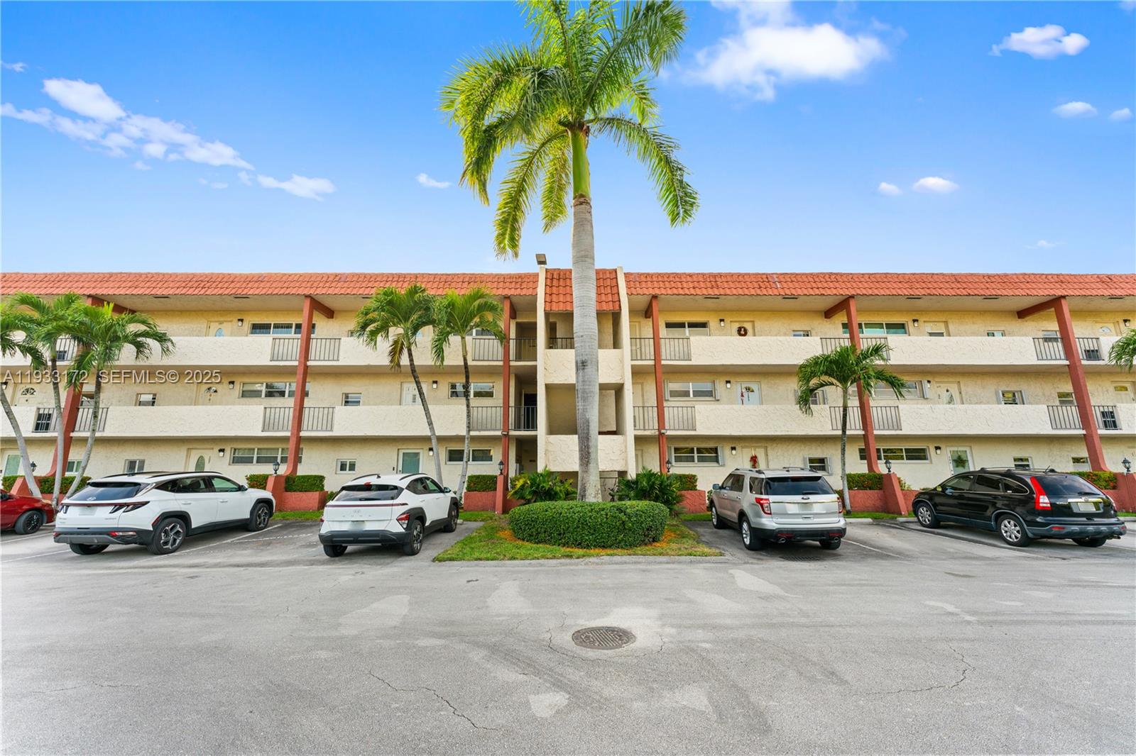 HOLLYBROOK GOLF AND - Residential