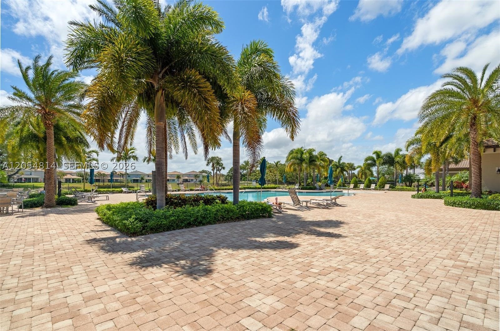 HILLCREST COUNTRY CLUB SO - Residential Lease