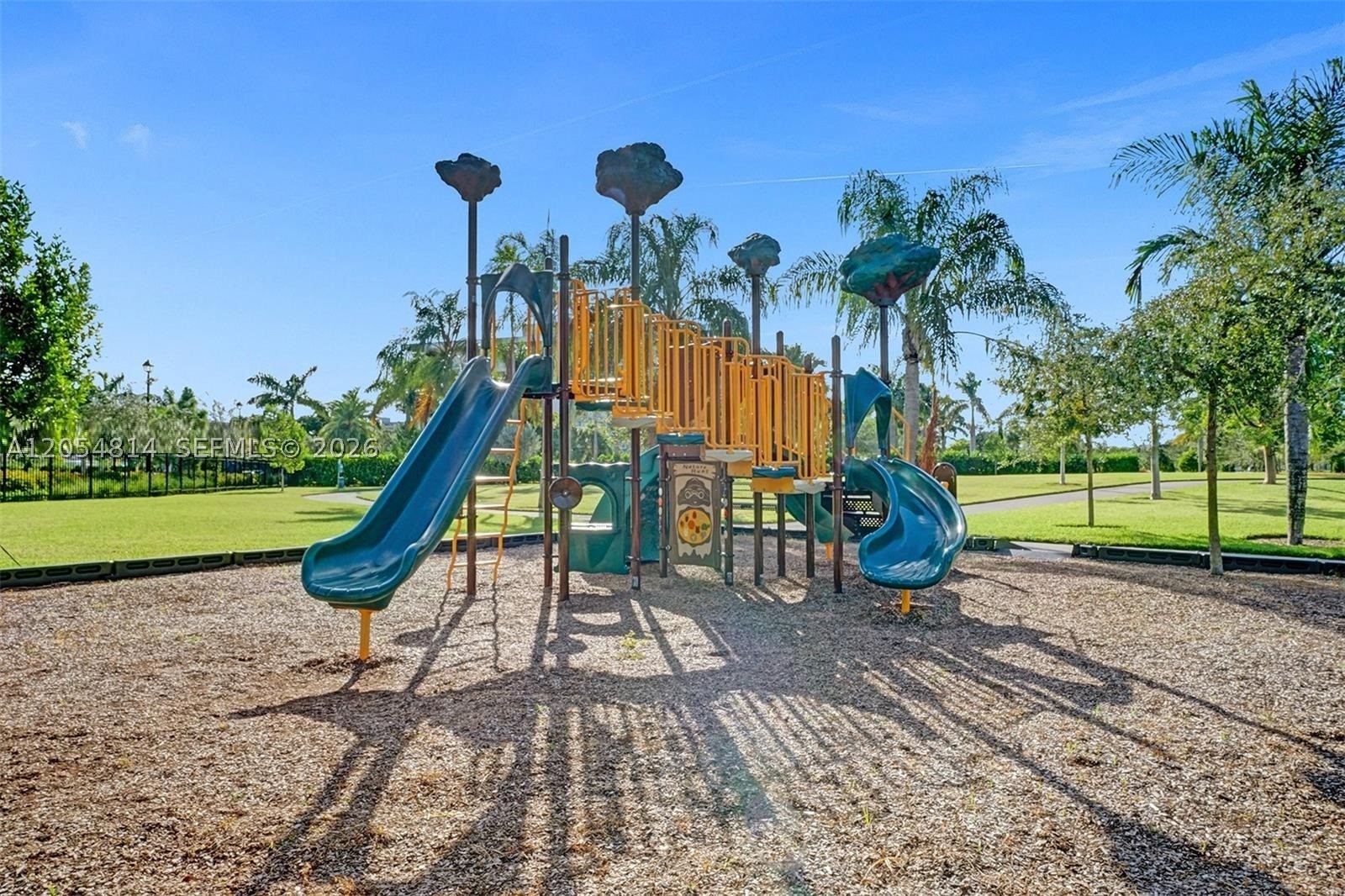 HILLCREST COUNTRY CLUB SO - Residential Lease