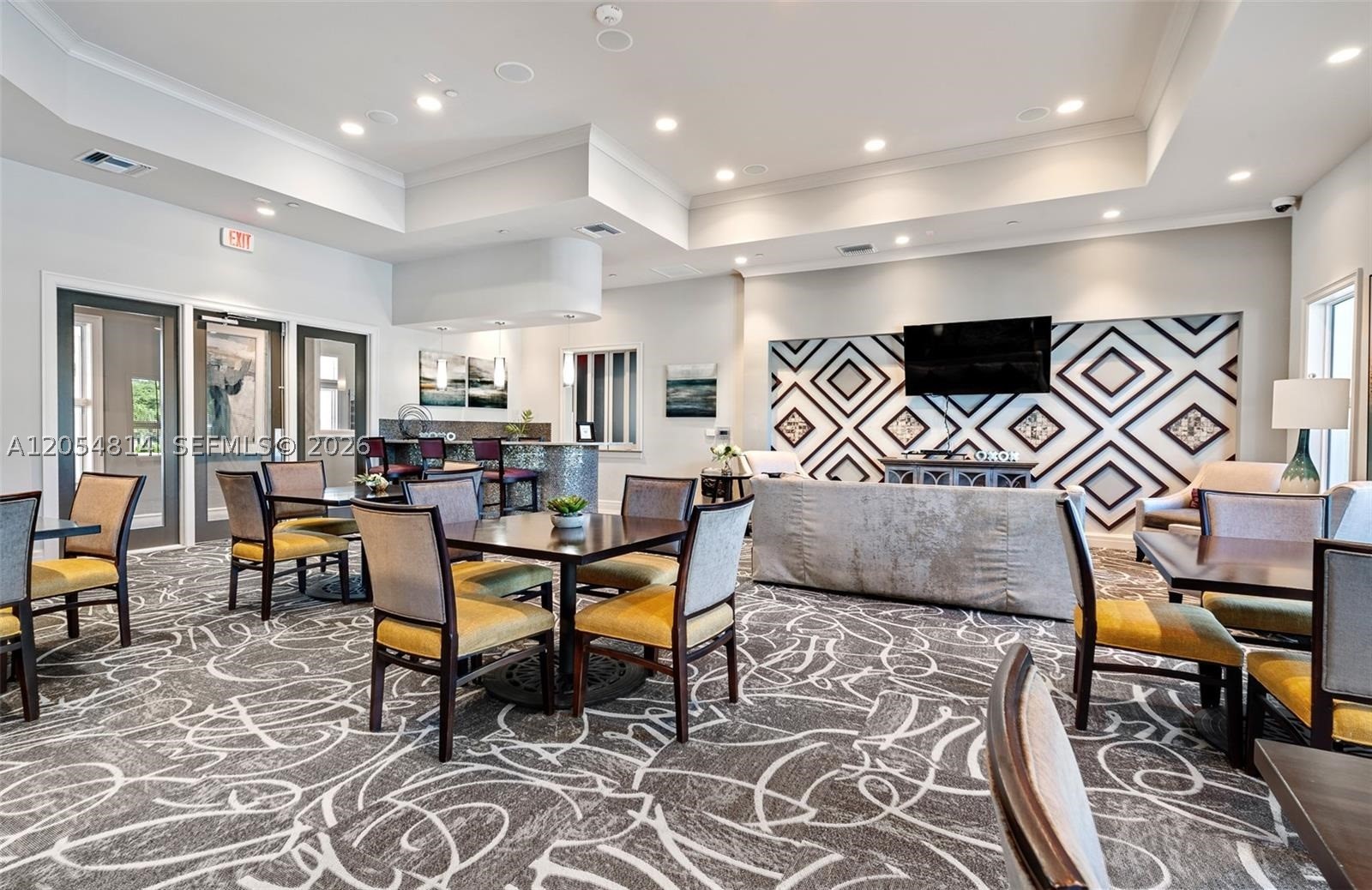 HILLCREST COUNTRY CLUB SO - Residential Lease