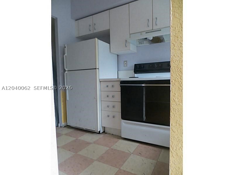 SUNSET PALM VILLAS CONDO - Residential