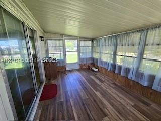 KNOLL OR CENTURY - Residential