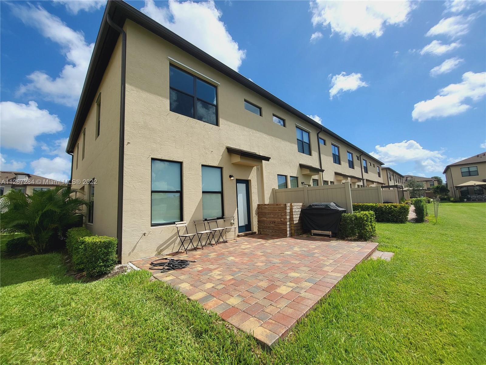 PRESTON SQUARE - Residential Lease