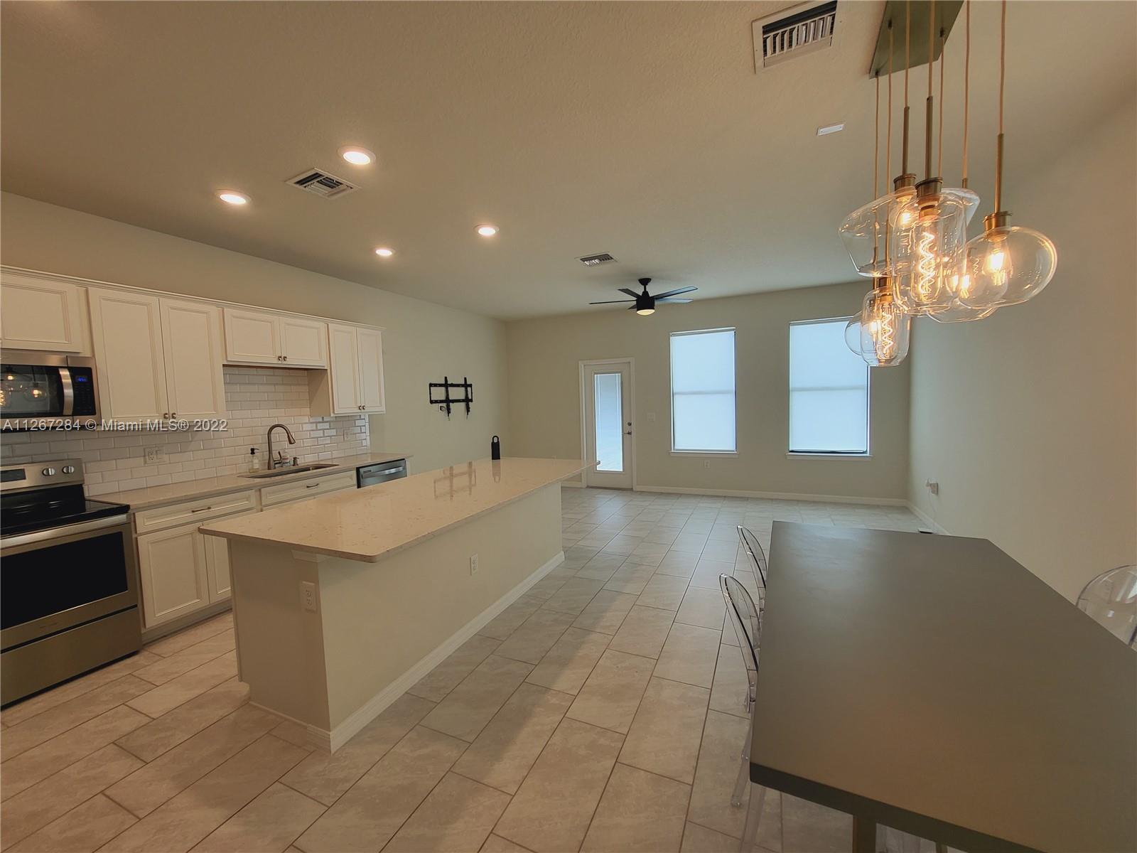 PRESTON SQUARE - Residential Lease