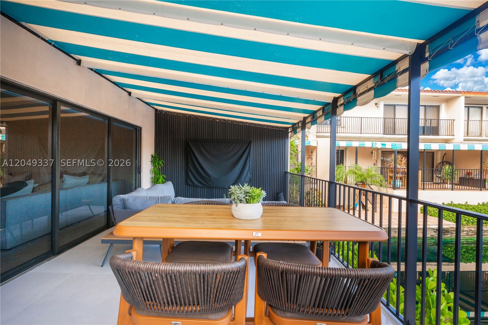 MIAMI LAKES-LAKE CAROL - Residential