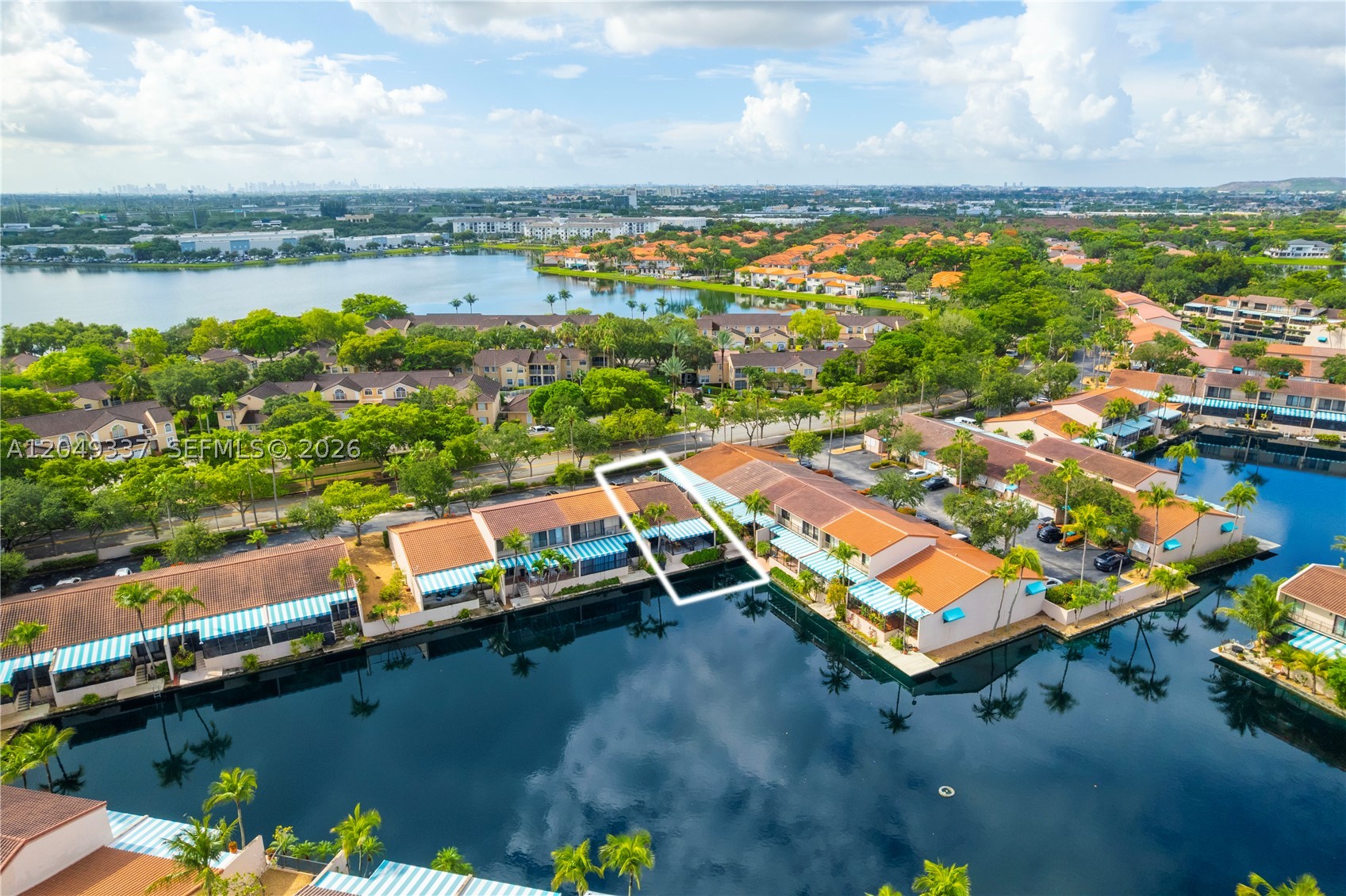 MIAMI LAKES-LAKE CAROL - Residential