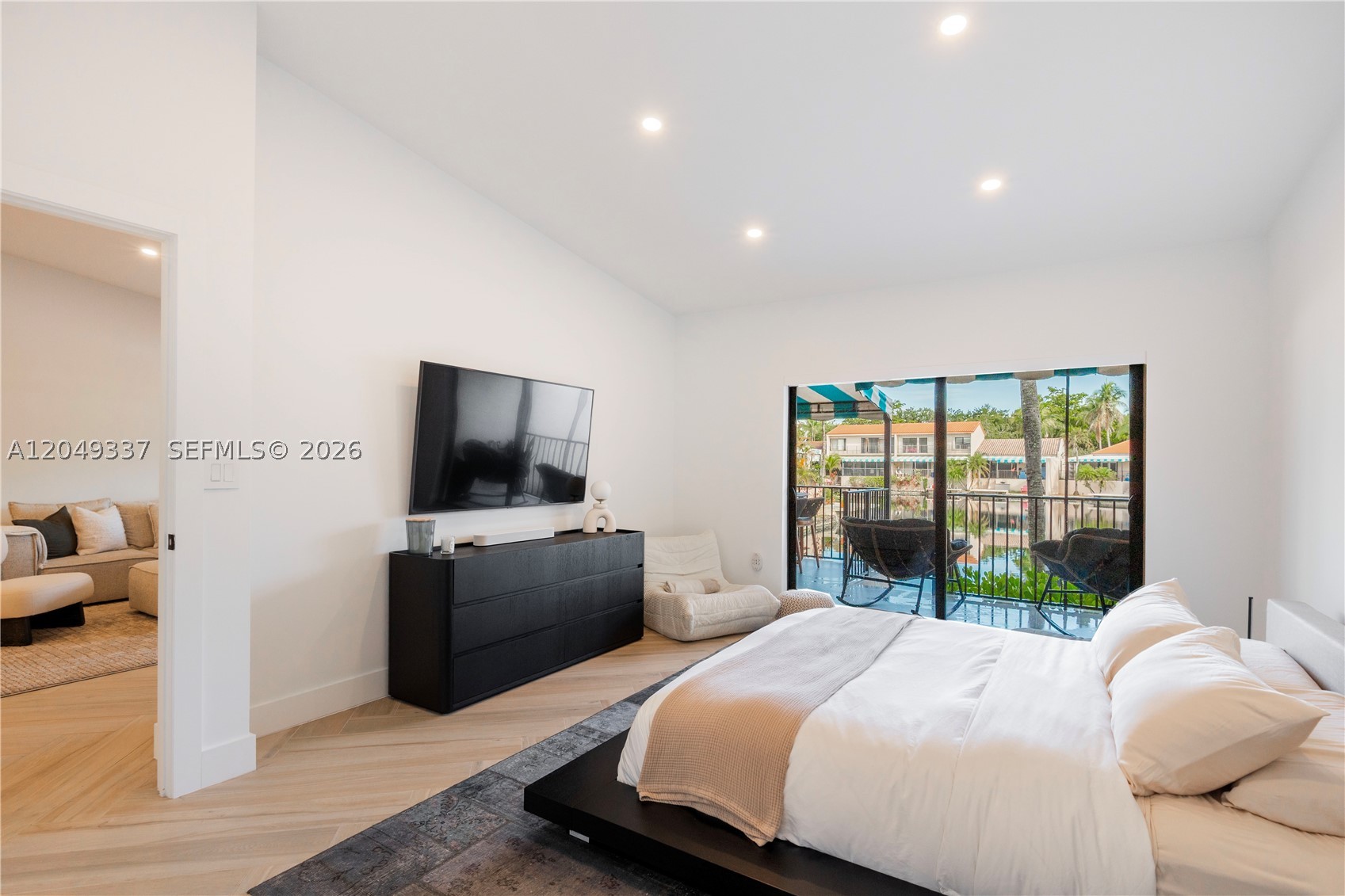 MIAMI LAKES-LAKE CAROL - Residential
