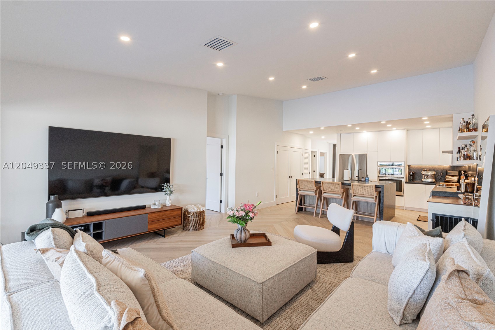 MIAMI LAKES-LAKE CAROL - Residential