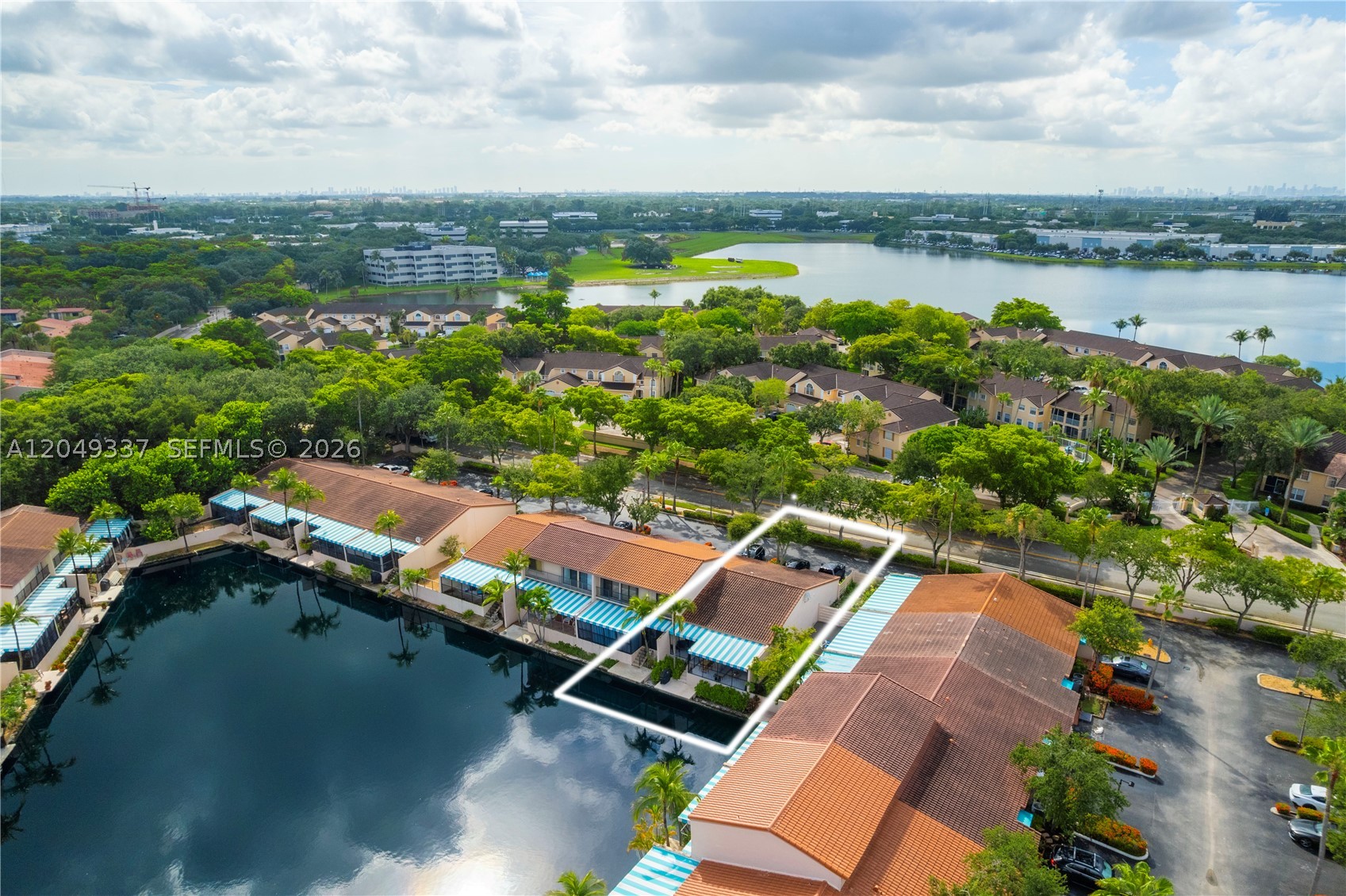 MIAMI LAKES-LAKE CAROL - Residential