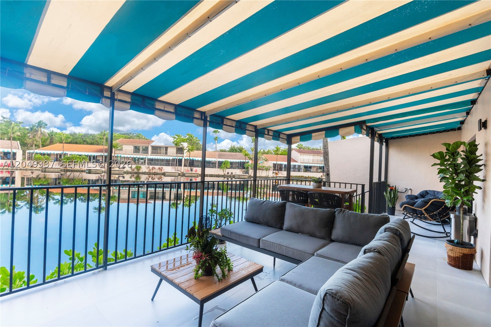 MIAMI LAKES-LAKE CAROL - Residential