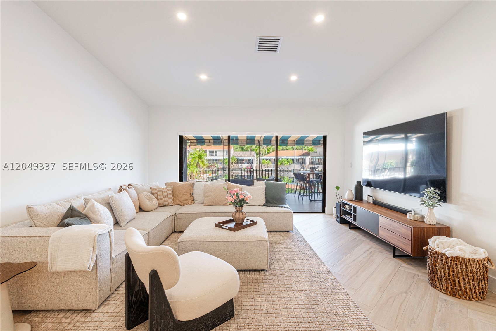 MIAMI LAKES-LAKE CAROL - Residential