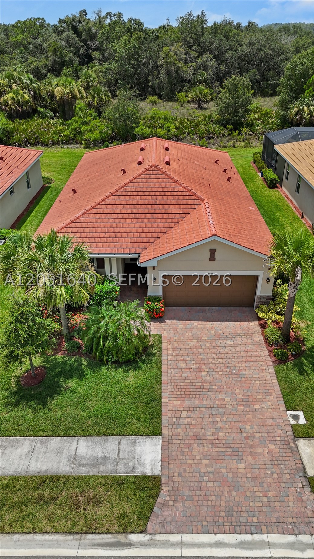 COUNTRY CLUB - Residential