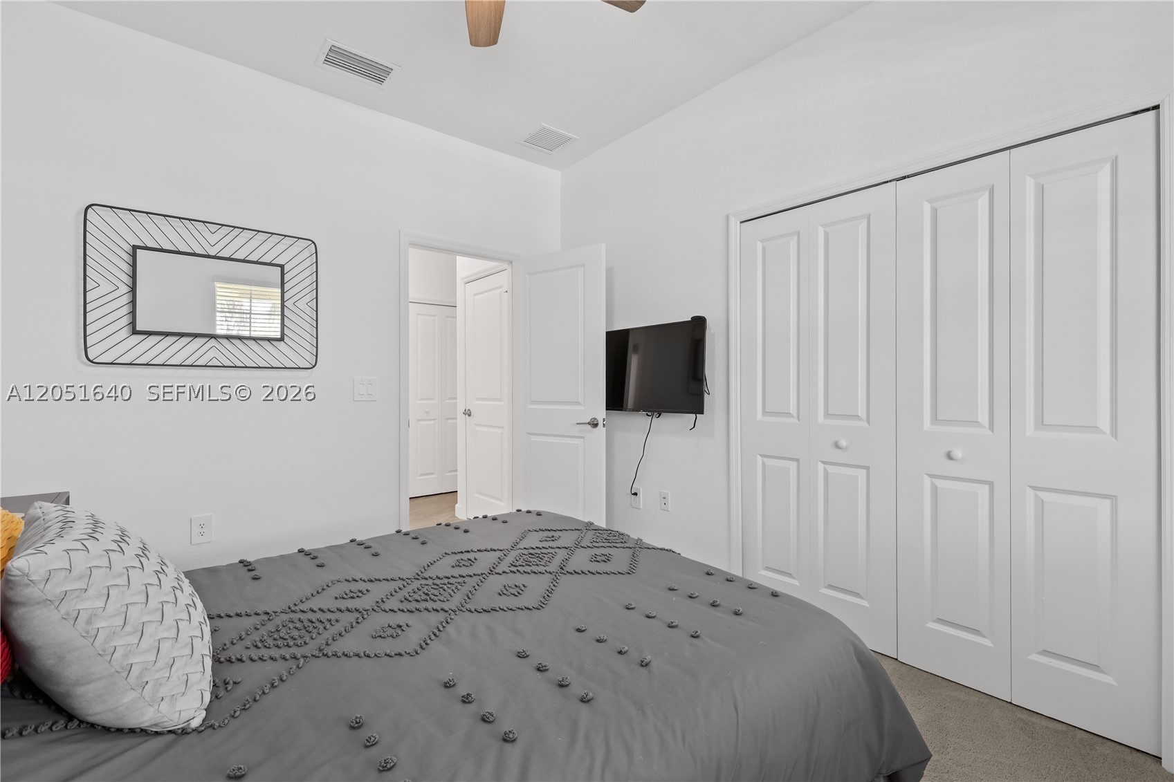 COUNTRY CLUB - Residential
