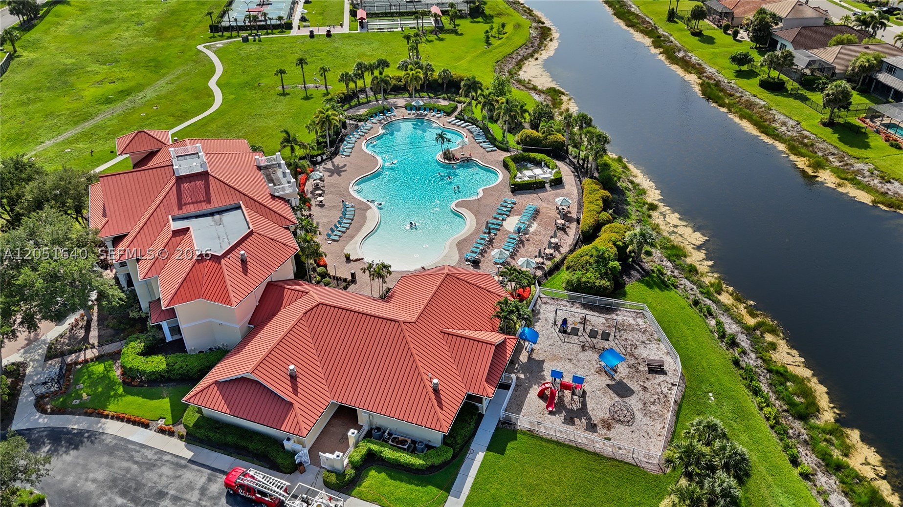 COUNTRY CLUB - Residential