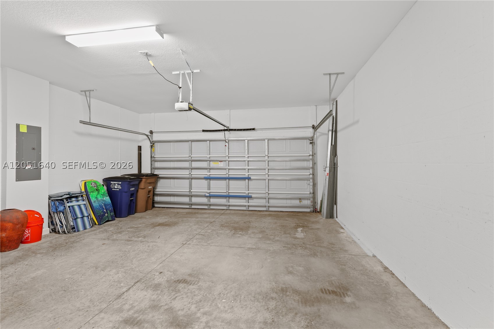 COUNTRY CLUB - Residential