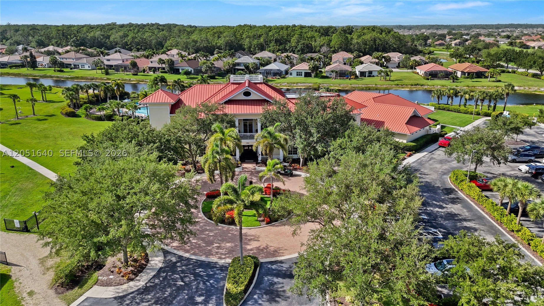 COUNTRY CLUB - Residential
