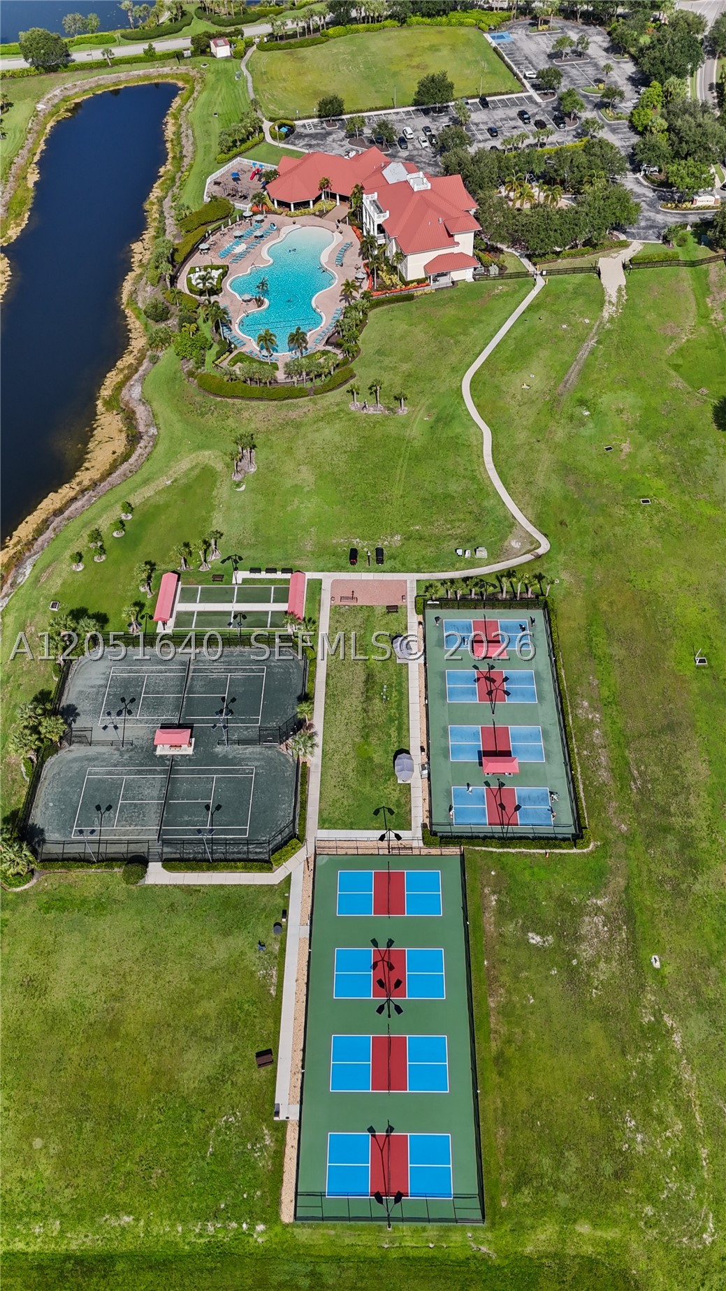COUNTRY CLUB - Residential