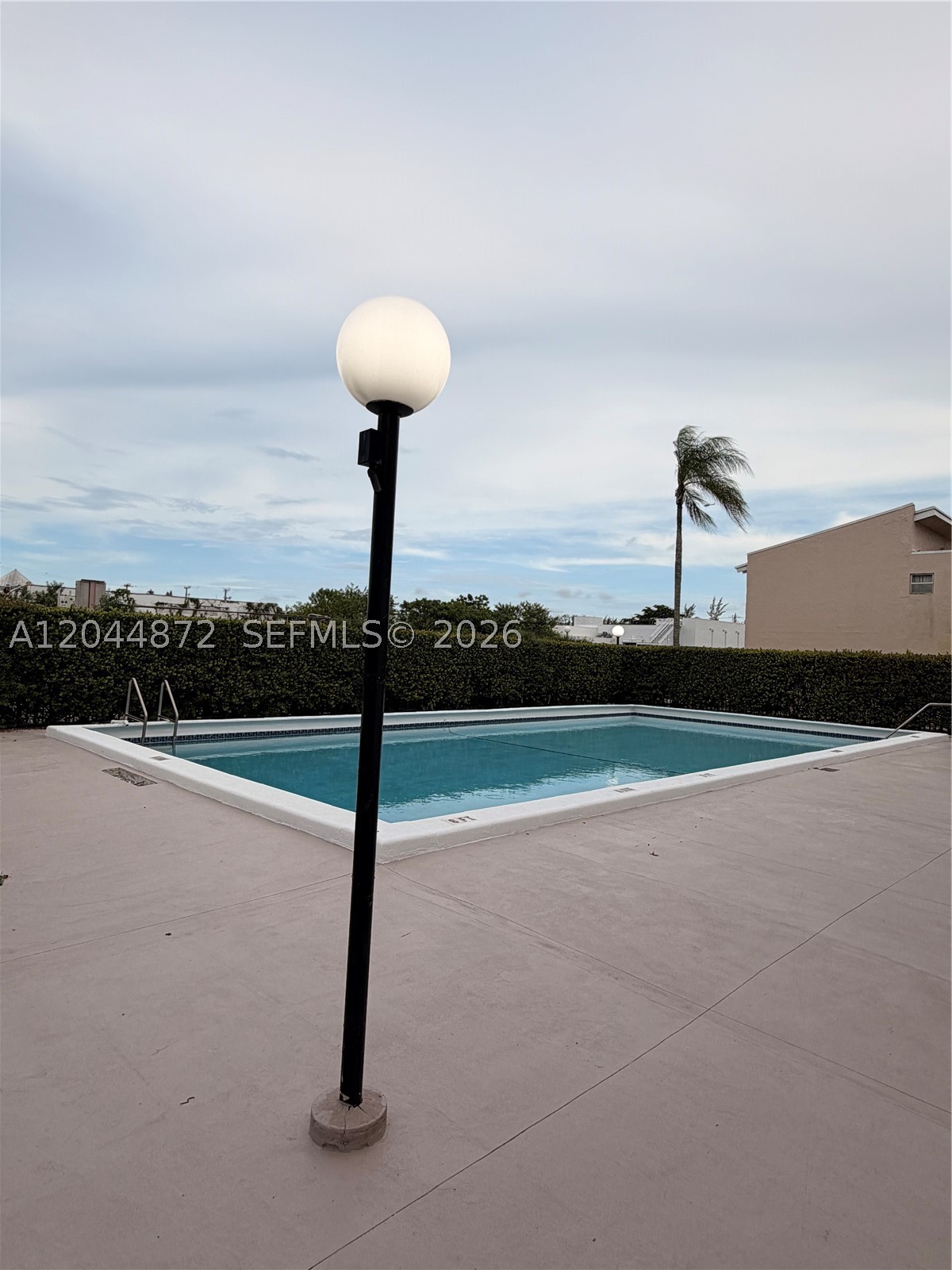 SHORES VILLAS CONDO - Residential