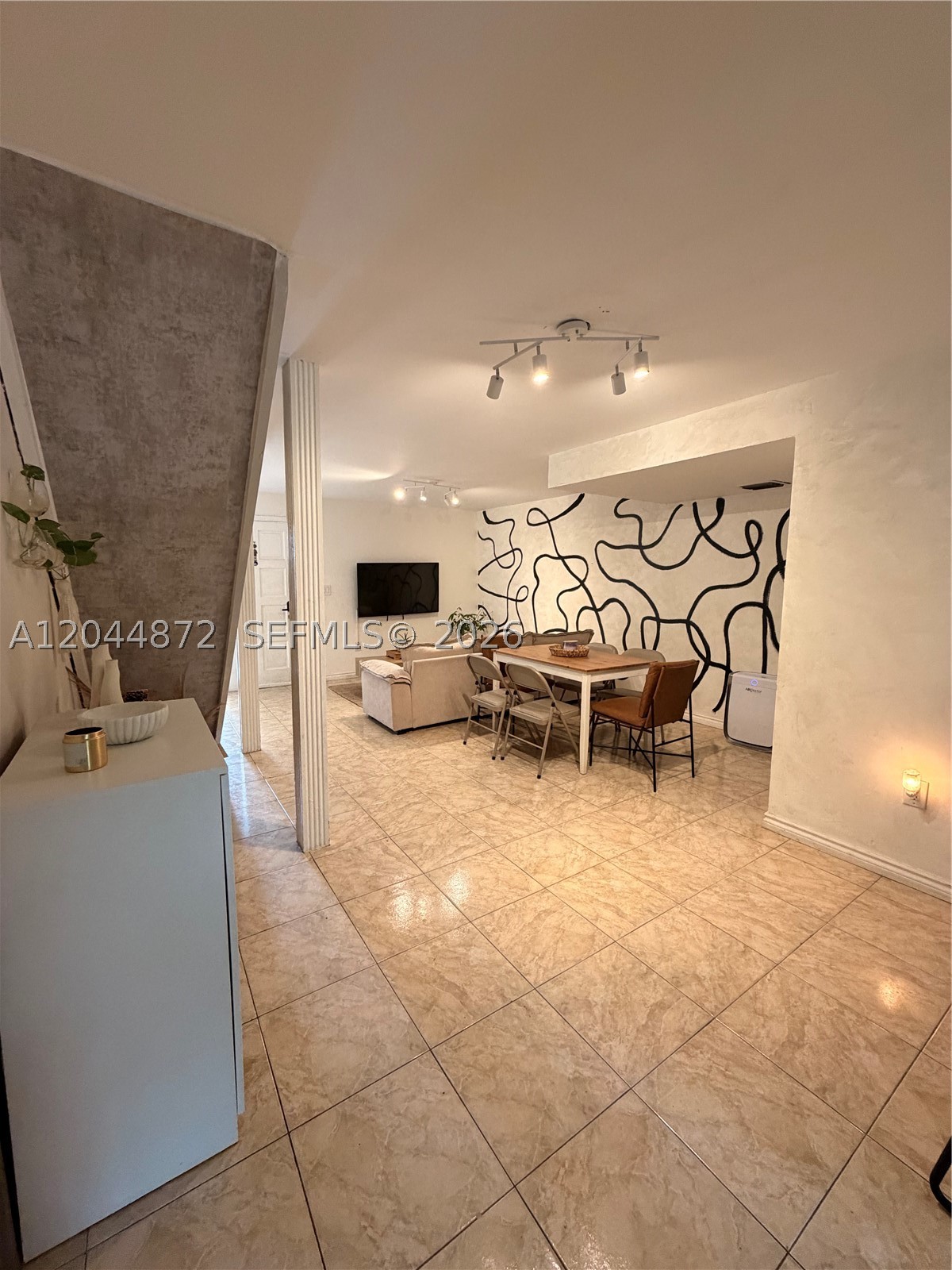 SHORES VILLAS CONDO - Residential