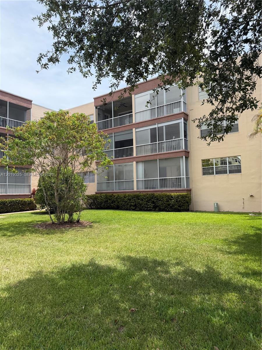 Large one-bedroom, 1 1/2 bath in a 55+ community. Enclosed oversized balcony facing the garden/pool area. New laminate floors, freshly painted. Extra space storage room. The building is conveniently located near shopping and dining. Community amenities include a heated pool, billiard room, and recreational spaces.