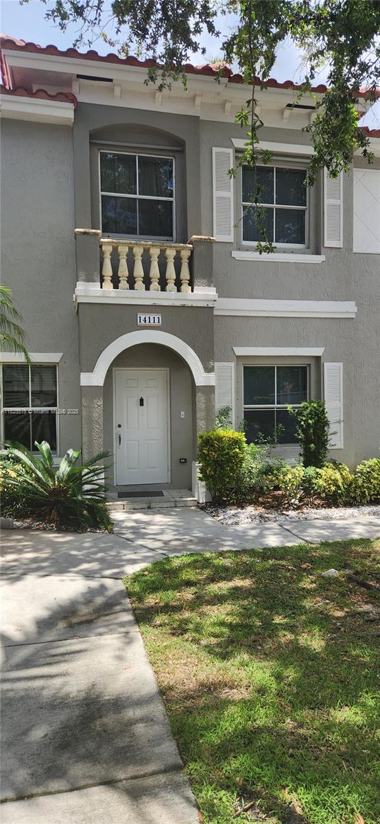 Fantastic starter home located in gated community of Las Terrazas at Vizcaya. This 2bdrm 2 1/2 bath townhouse is the perfect home for first time homeowners and investors looking to build their rental portfolio. Ceramic tile flooring throughout 1st floor with no rear neighbors.  Kitchen features wood cabinets and granite countertop with snack/dine in counter. Entryway opens up to kitchen, dining/living room and half bath for guests. The carpeted staircase leads to 2nd floor with wood flooring. Primary bedroom features vaulted ceiling and walk-in closet. Guest bedroom is spacious with wall-to-wall closet. Conveniently located near I-75, shopping and dining. HOA REQUIRED 25% DOWN PAYMENT.