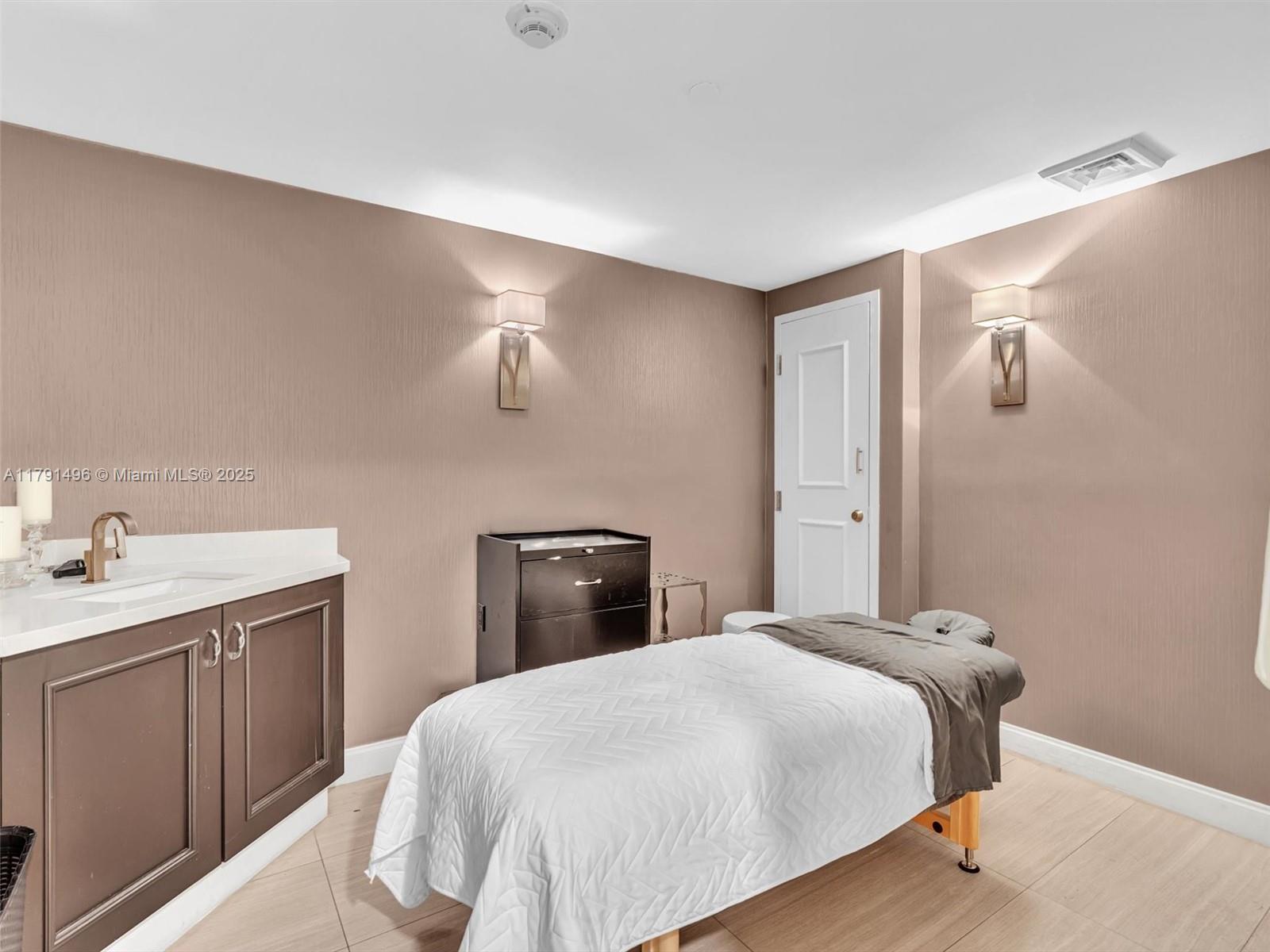 THE PENINSULA CONDO - Residential