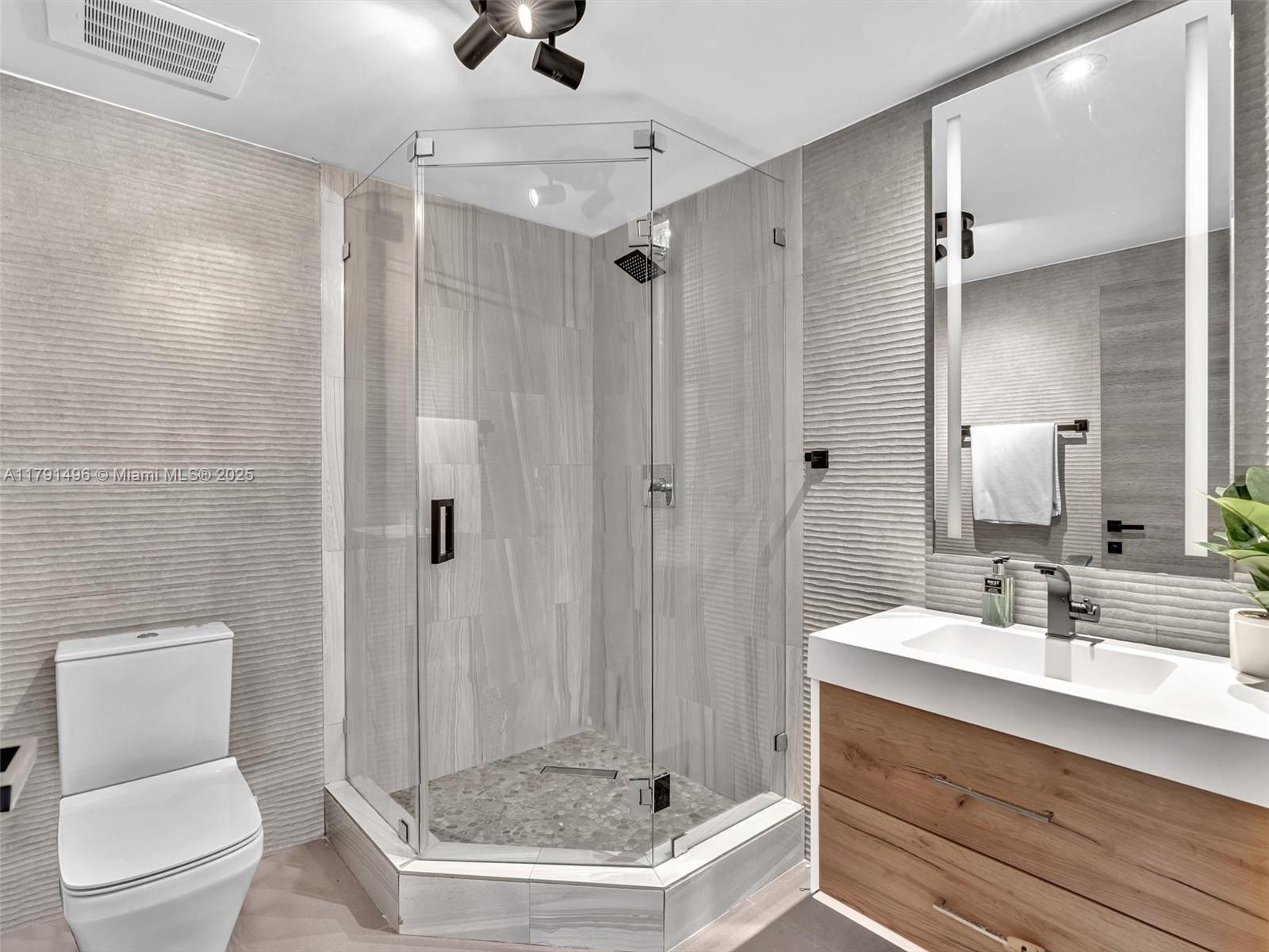 THE PENINSULA CONDO - Residential