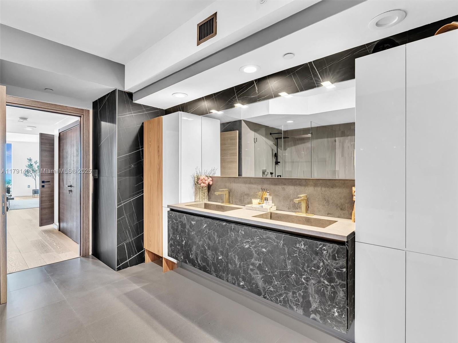 THE PENINSULA CONDO - Residential