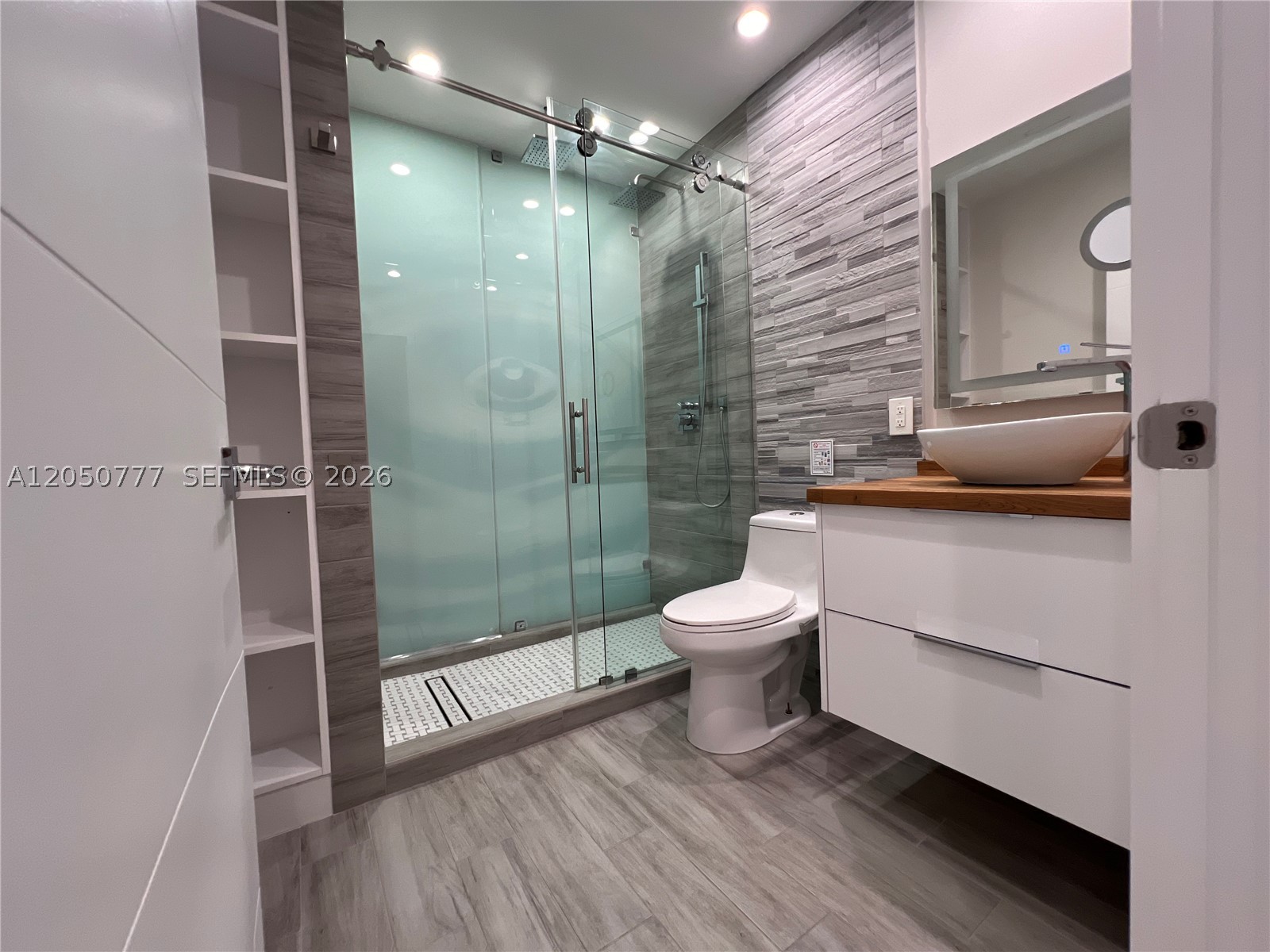 HOLLYWOOD HILLS AMEN PLAT - Residential Lease