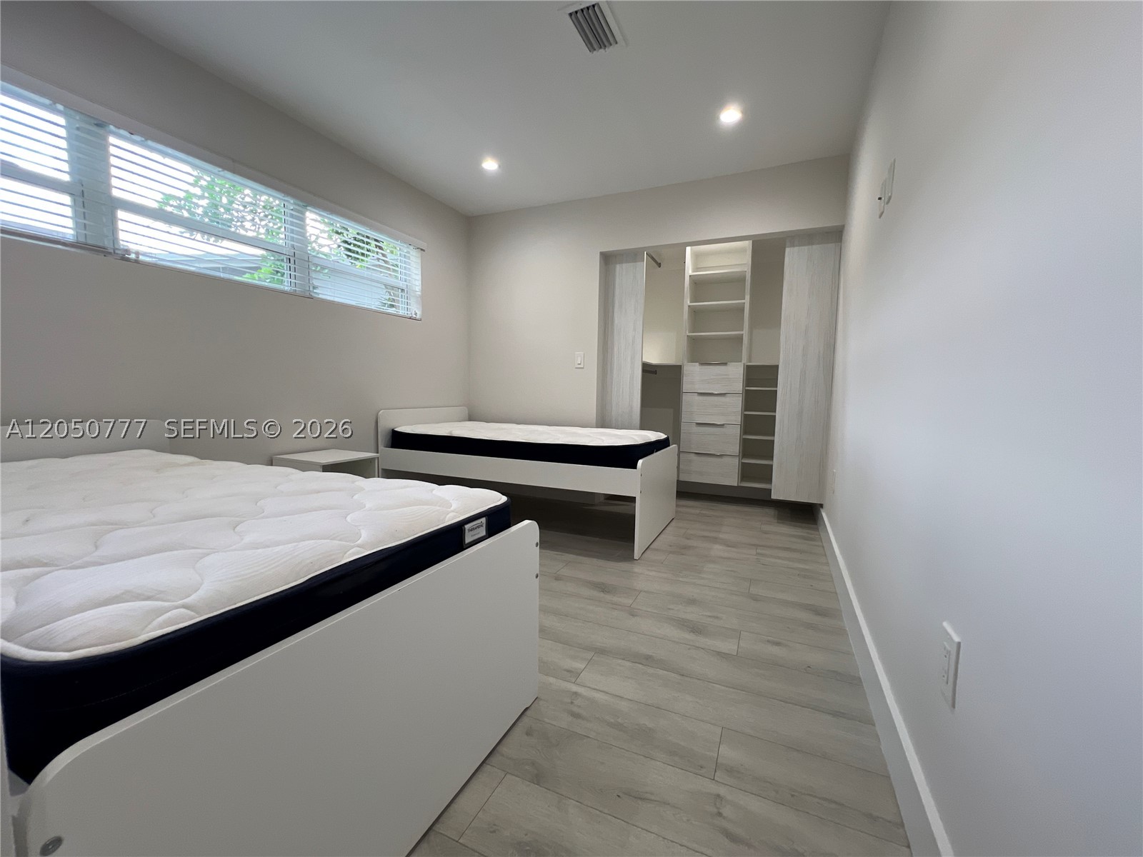 HOLLYWOOD HILLS AMEN PLAT - Residential Lease