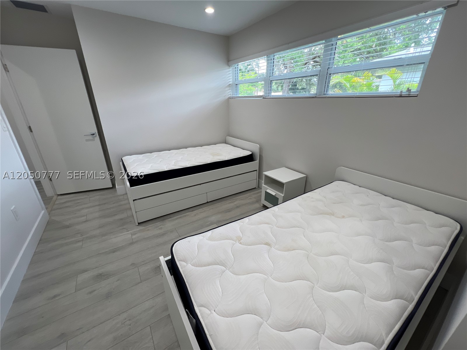 HOLLYWOOD HILLS AMEN PLAT - Residential Lease