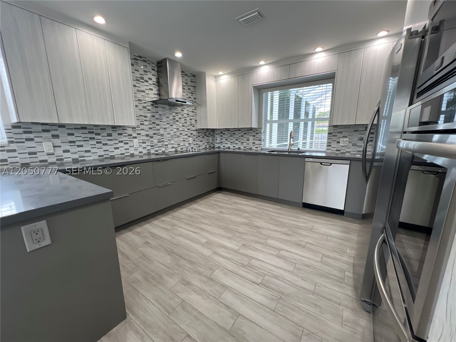 HOLLYWOOD HILLS AMEN PLAT - Residential Lease