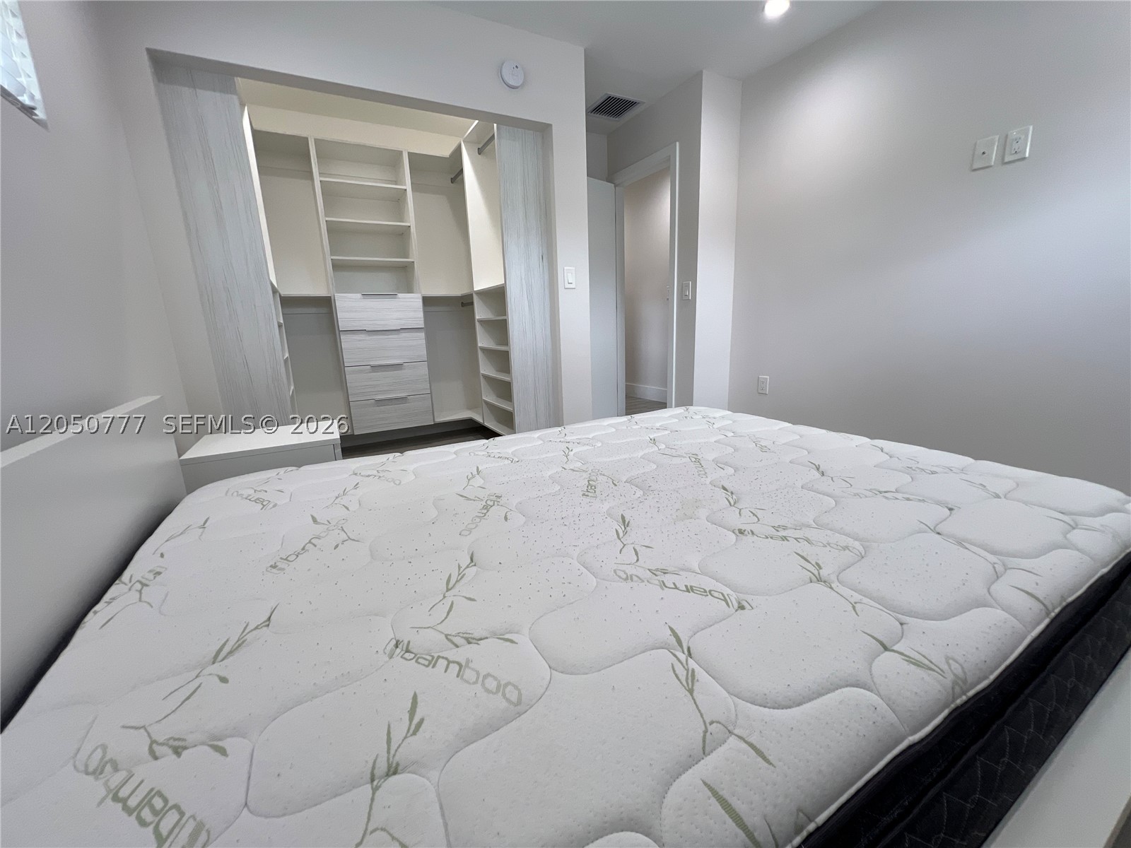 HOLLYWOOD HILLS AMEN PLAT - Residential Lease