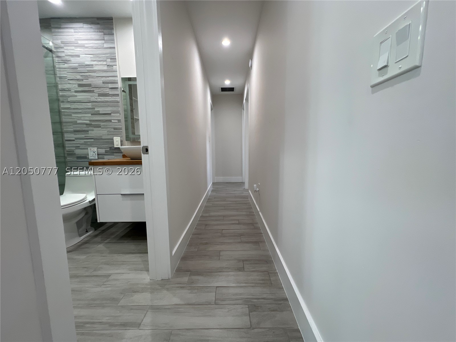 HOLLYWOOD HILLS AMEN PLAT - Residential Lease