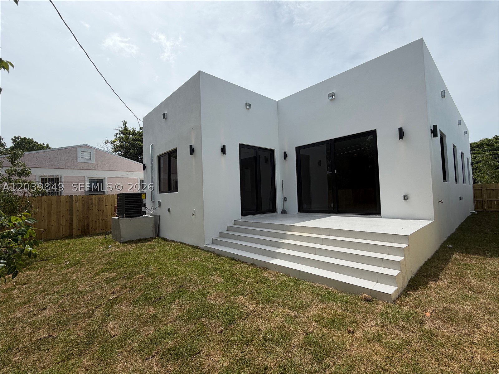 17TH AVE MANOR - Residential