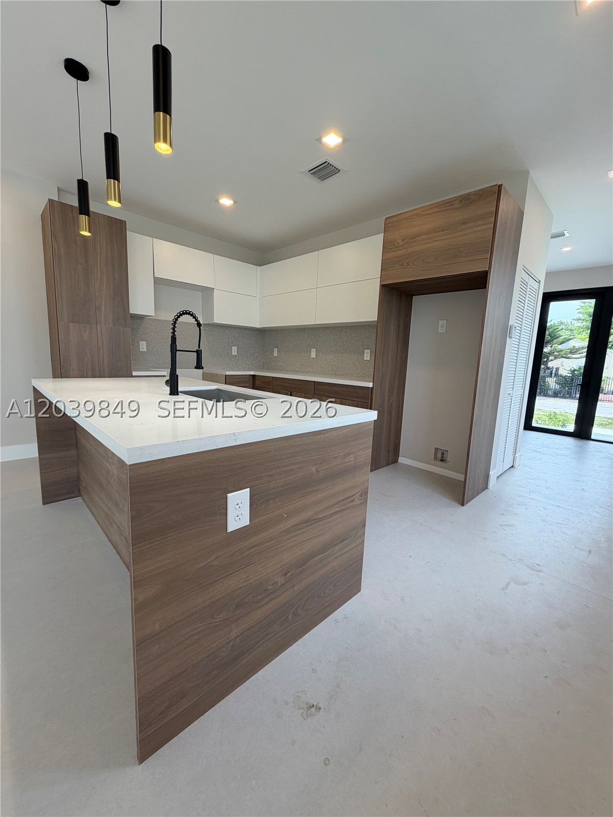 17TH AVE MANOR - Residential