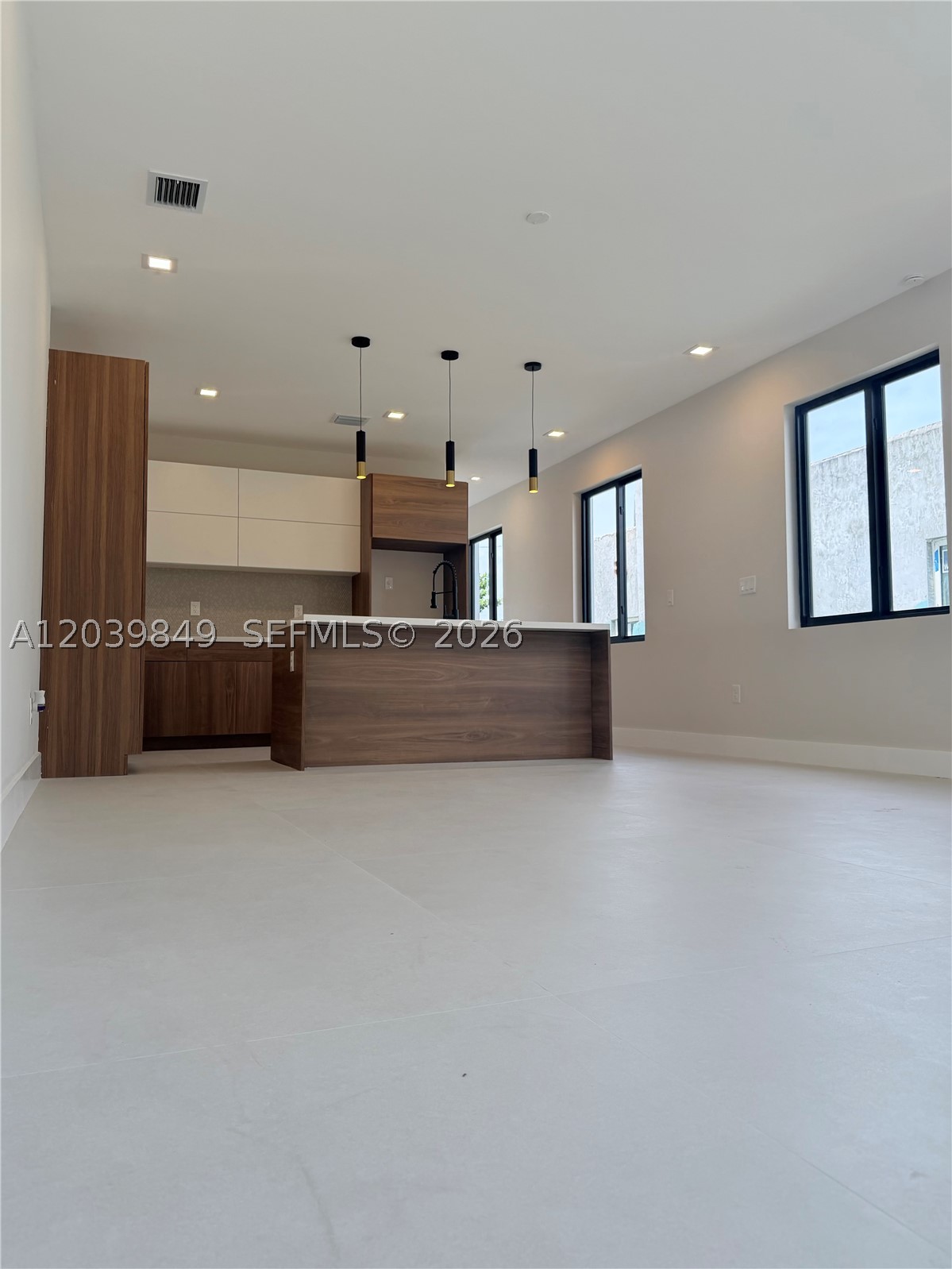 17TH AVE MANOR - Residential