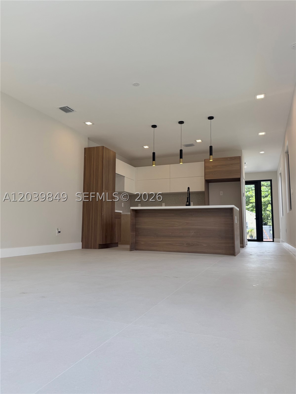 17TH AVE MANOR - Residential