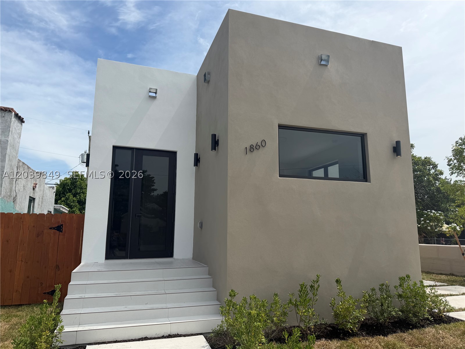 17TH AVE MANOR - Residential