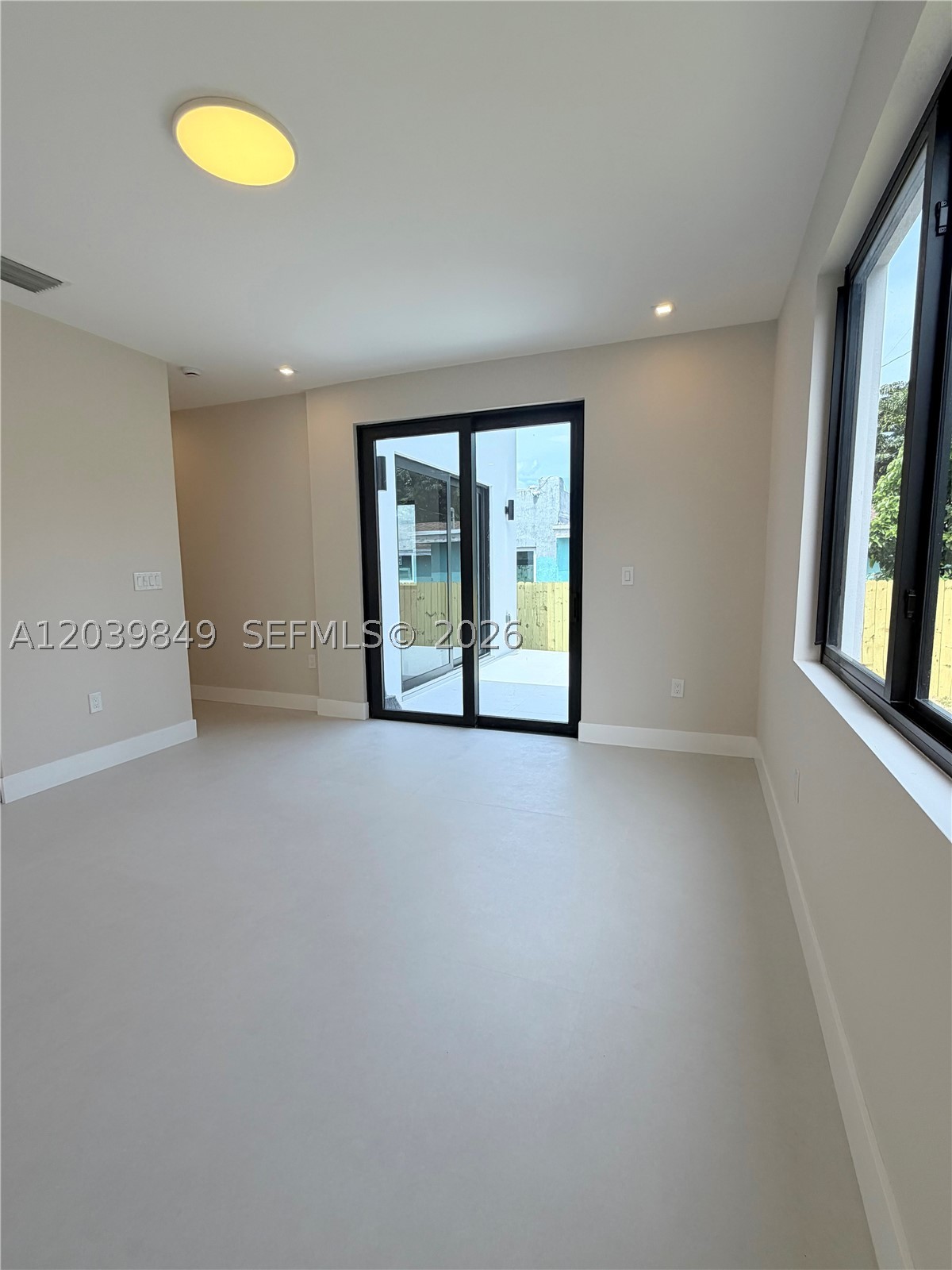 17TH AVE MANOR - Residential