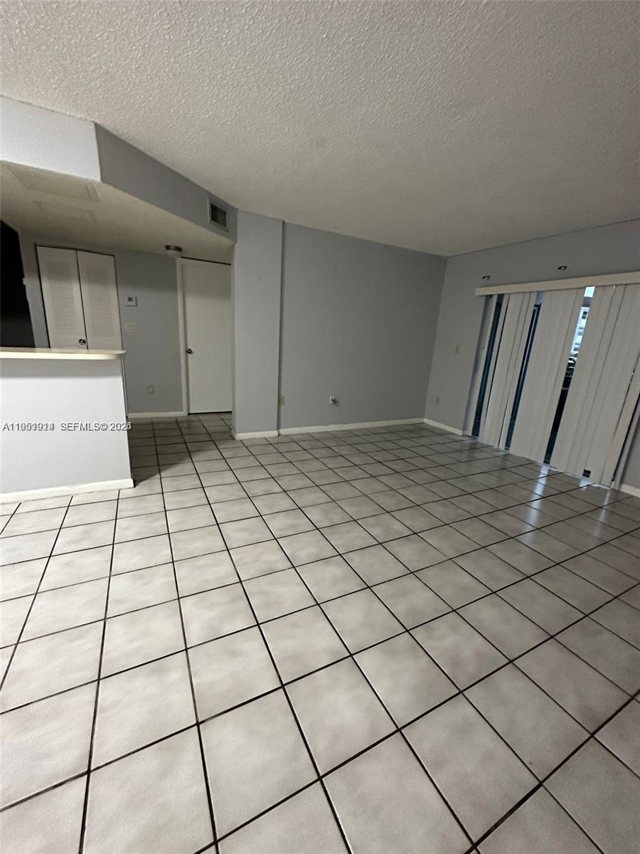 LE CLUB AT OLD CUTLER CON - Residential