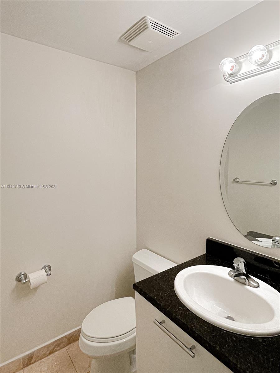 LOFTS AT MAYFAIR CONDO - Residential Lease