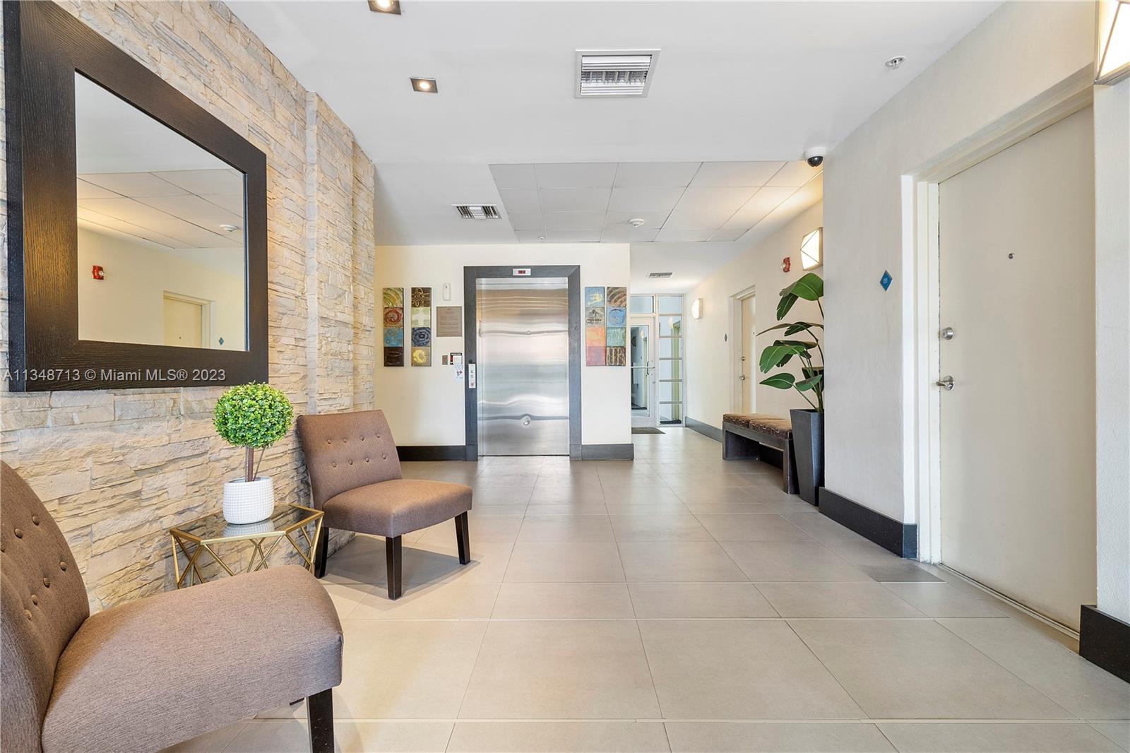 LOFTS AT MAYFAIR CONDO - Residential Lease