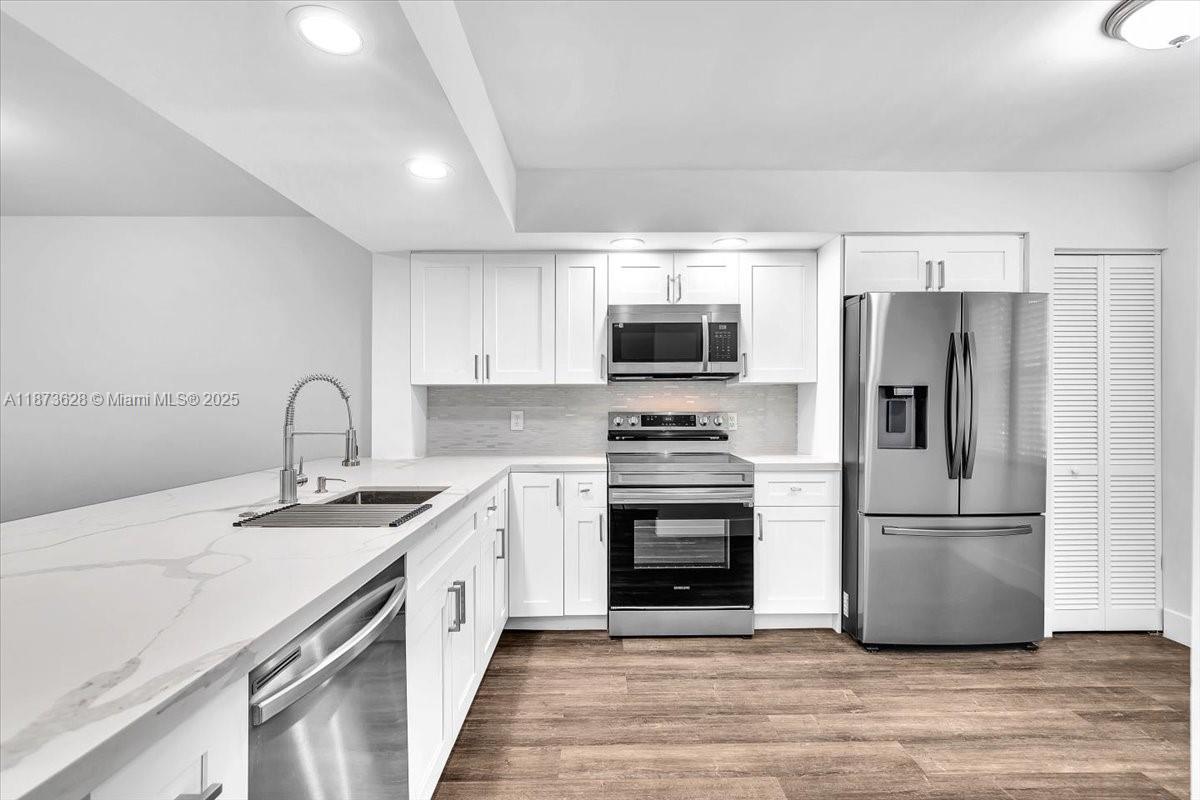 CAMBRIDGE CENTURY VILLAGE - Residential Lease