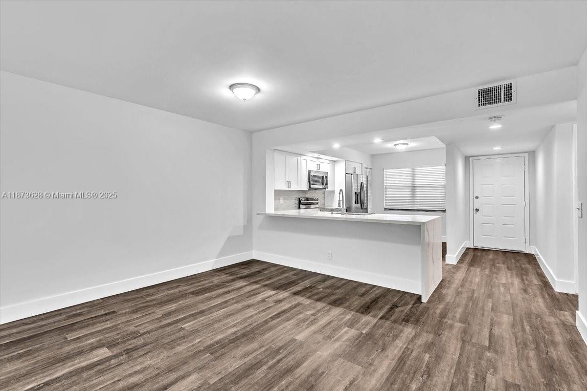 CAMBRIDGE CENTURY VILLAGE - Residential Lease